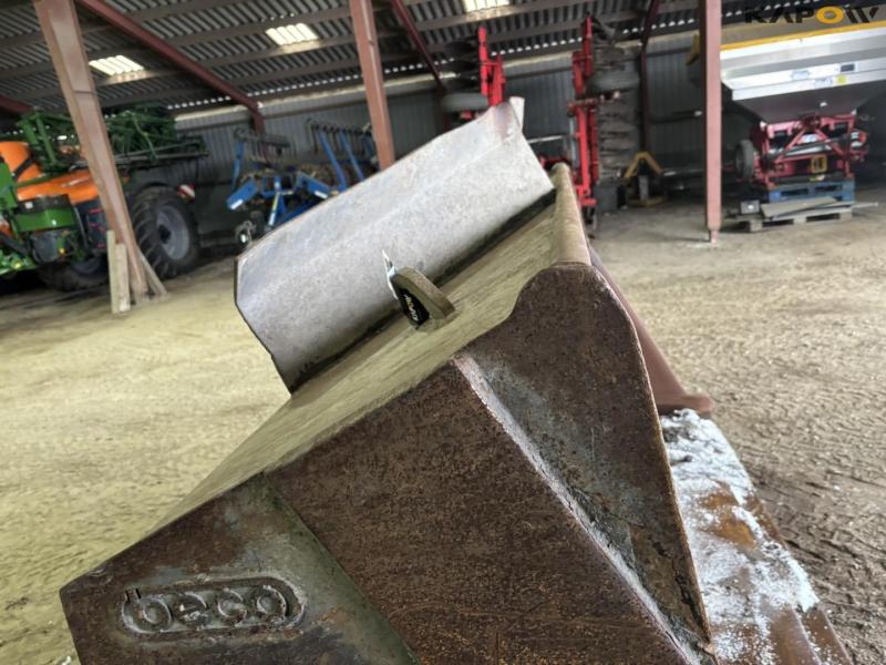 Beco skovl med Volvo hitch 15