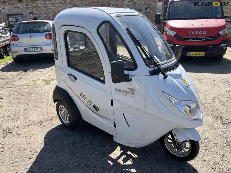 Bekadi kabinescooter med pedaler 3