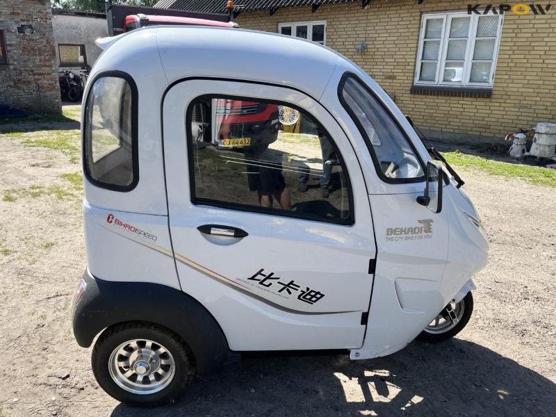 Bekadi kabinescooter med pedaler 4