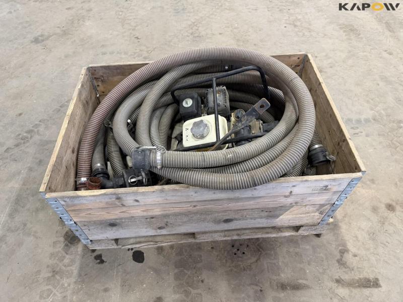 Benzin pumpe og slange 2