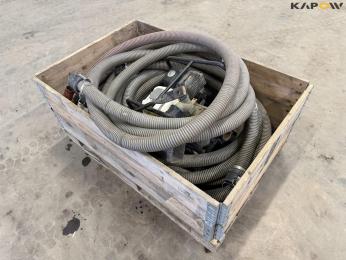 Benzin pumpe og slange