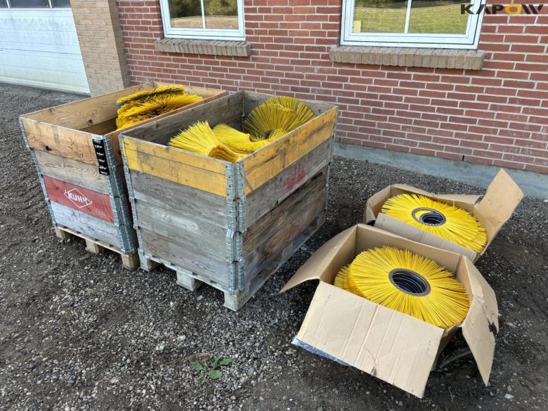 Børster til fejemaskine 1