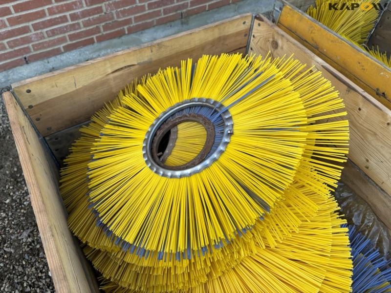 Børster til fejemaskine 8