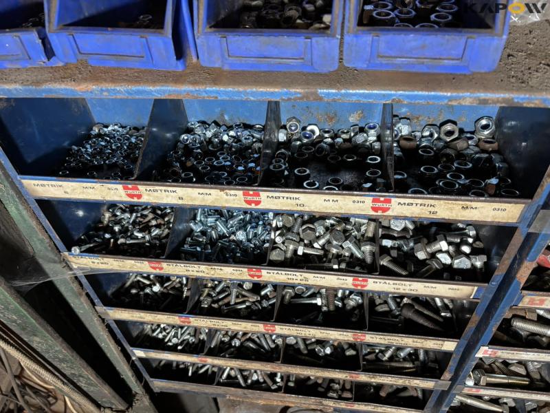 Bolte og sortimentskasser med indhold 16