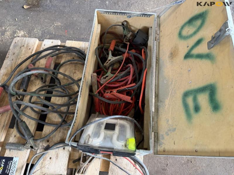 Booster, måler, lader og startkabler 13