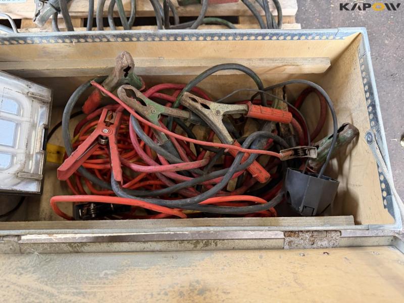 Booster, måler, lader og startkabler 15