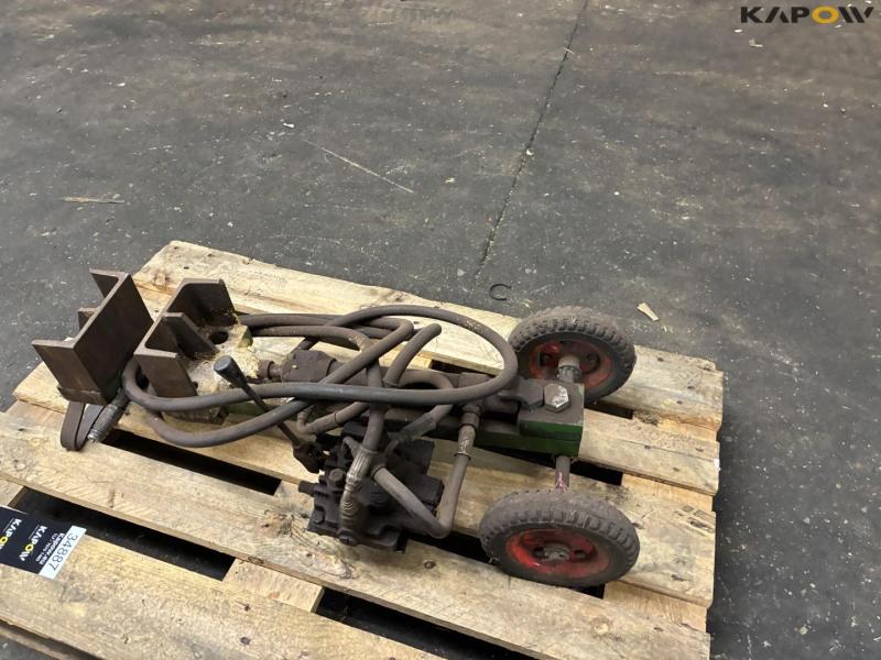 Brændekløver og trillebør 17