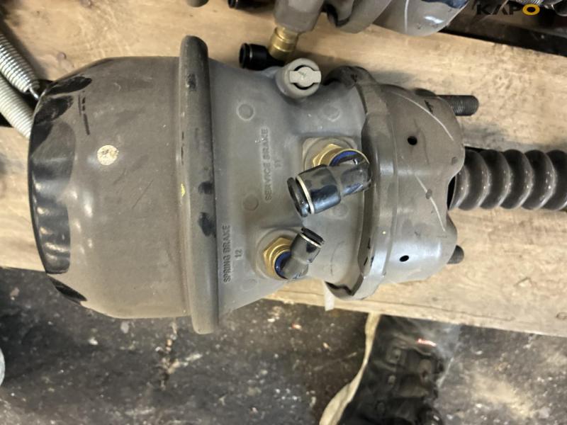 Bremse cylinder 17