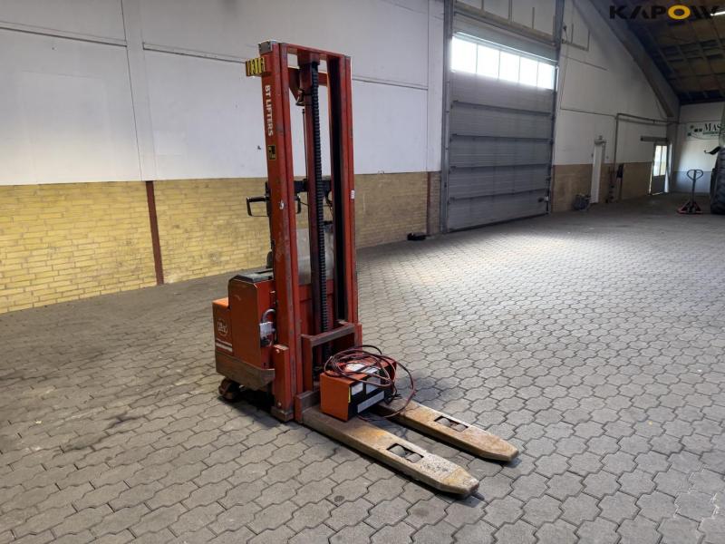 BT LSV 1000 E/10 elektrisk stabler 3