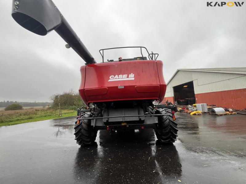 Case IH AFX8010 mejetærsker med 35 fods D60-S Macdon skærebord 6