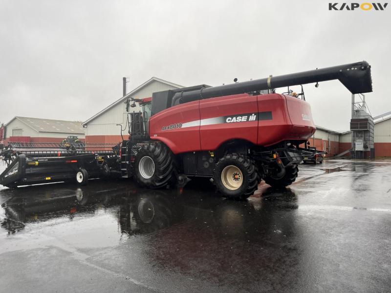 Case IH AFX8010 mejetærsker med 35 fods D60-S Macdon skærebord 7