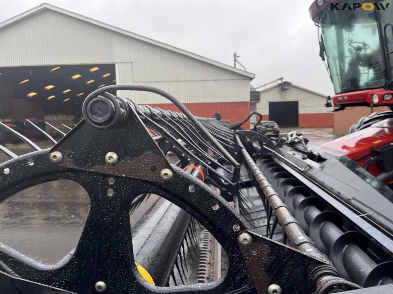 Case IH AFX8010 mejetærsker med 35 fods D60-S Macdon skærebord 11