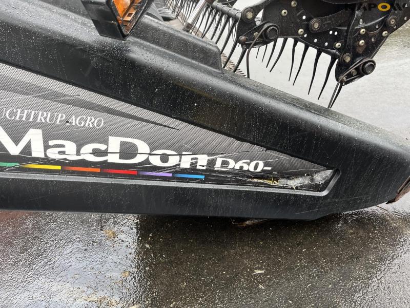 Case IH AFX8010 mejetærsker med 35 fods D60-S Macdon skærebord 20