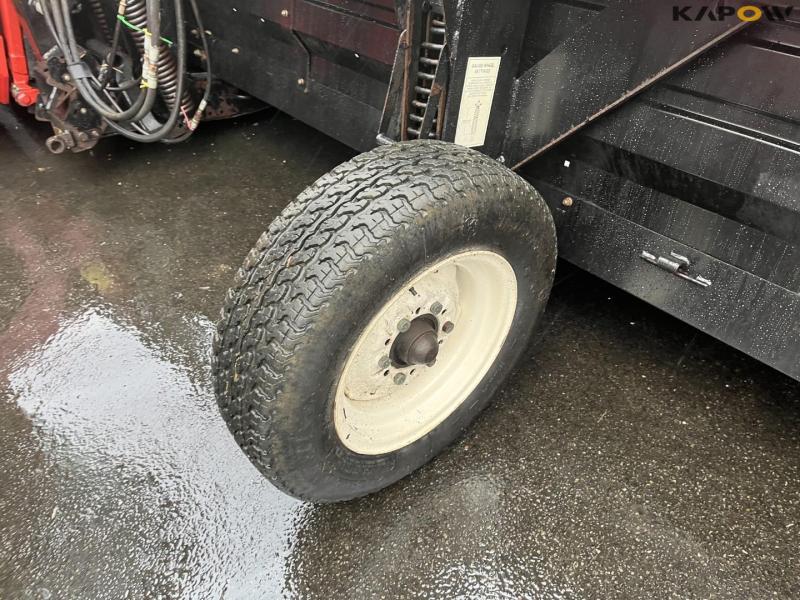 Case IH AFX8010 mejetærsker med 35 fods D60-S Macdon skærebord 21