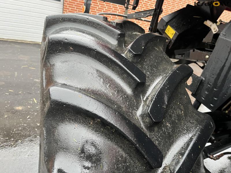 Case IH AFX8010 mejetærsker med 35 fods D60-S Macdon skærebord 31