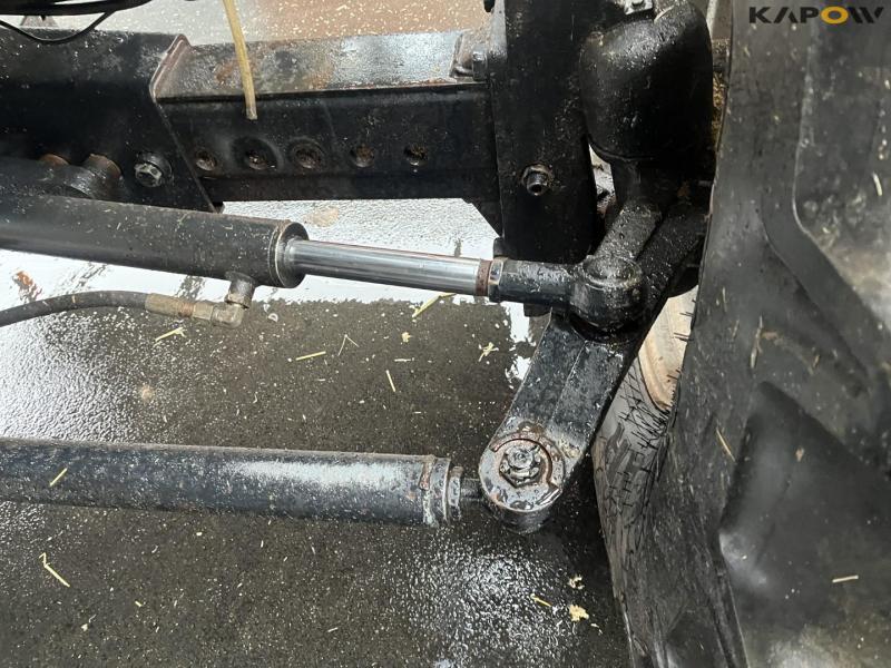 Case IH AFX8010 mejetærsker med 35 fods D60-S Macdon skærebord 37