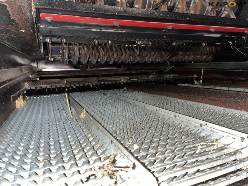 Case IH AFX8010 mejetærsker med 35 fods D60-S Macdon skærebord 44