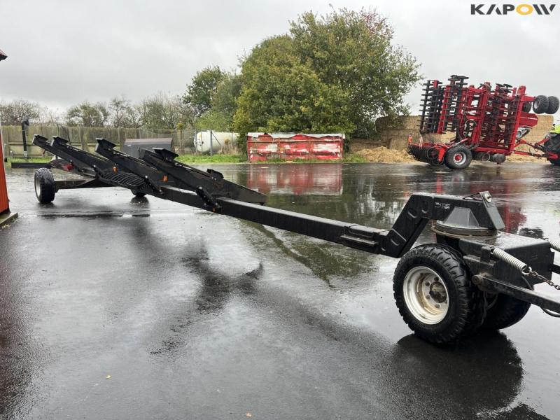 Case IH AFX8010 mejetærsker med 35 fods D60-S Macdon skærebord 57