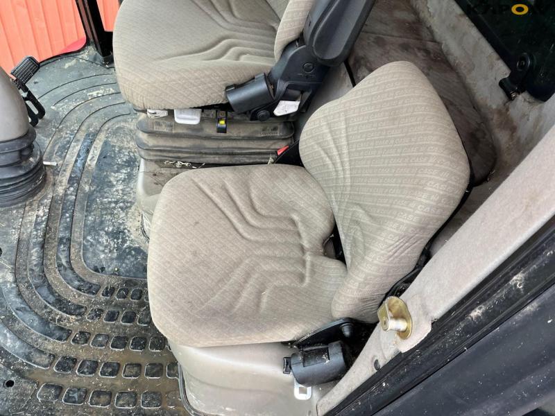 Case IH AFX8010 mejetærsker med 35 fods D60-S Macdon skærebord 68