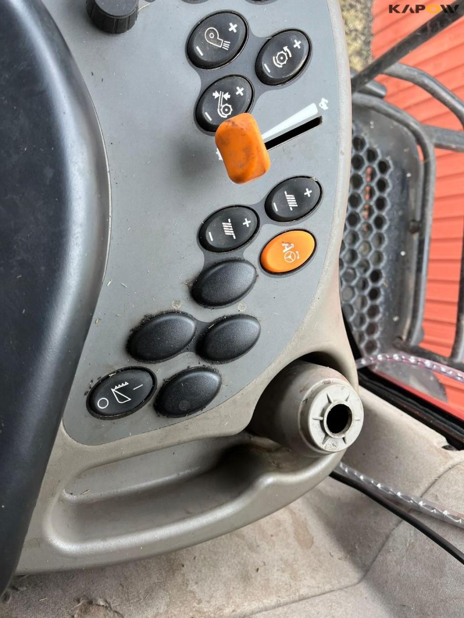 Case IH AFX8010 mejetærsker med 35 fods D60-S Macdon skærebord 72