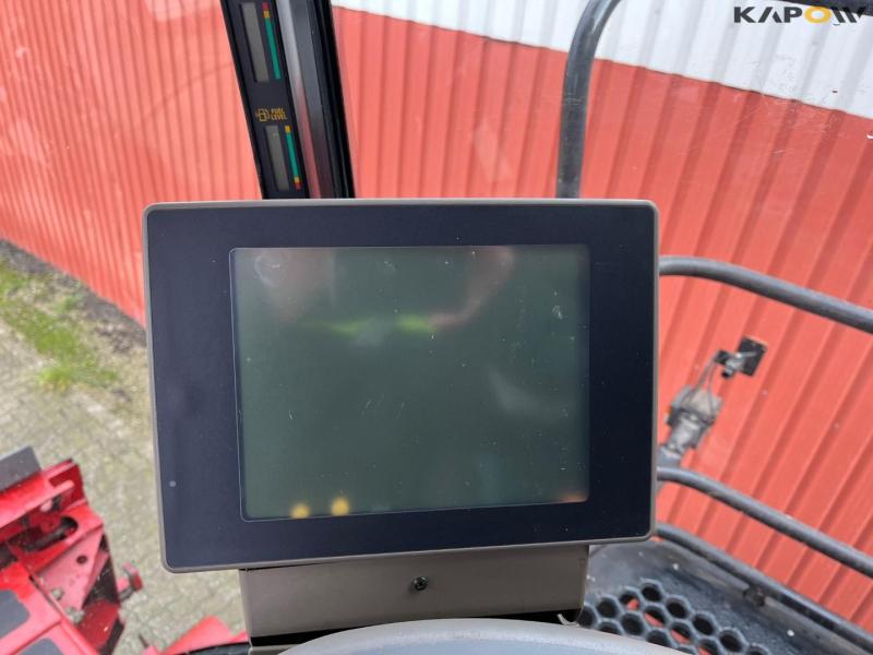 Case IH AFX8010 mejetærsker med 35 fods D60-S Macdon skærebord 74