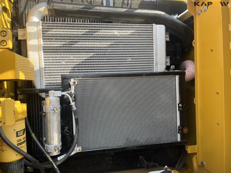 Caterpillar 320D2 gravemaskine 13