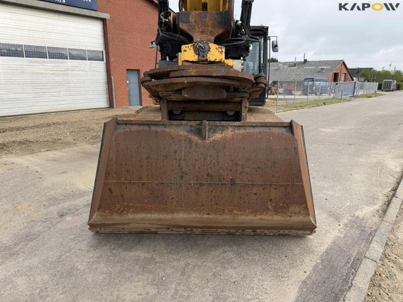 Caterpillar 330 FL gravemaskine 11