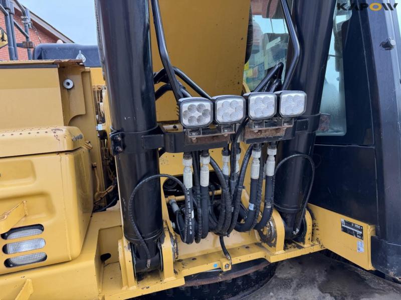Caterpillar 330 FL gravemaskine 22