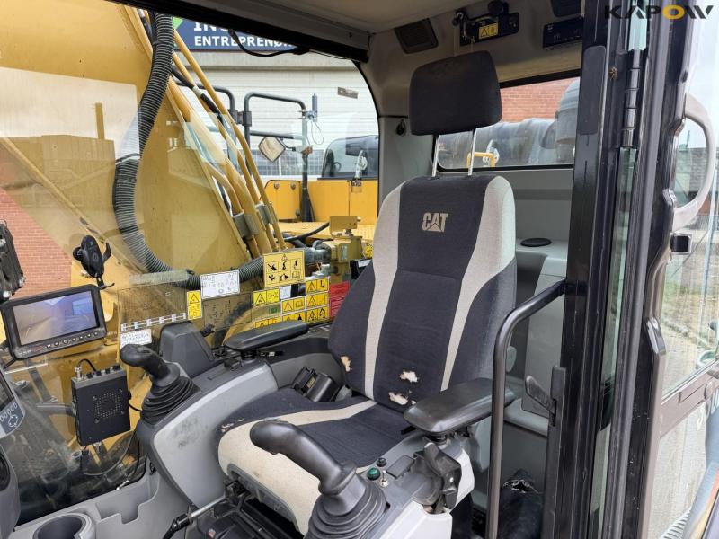Caterpillar 330 FL gravemaskine 48