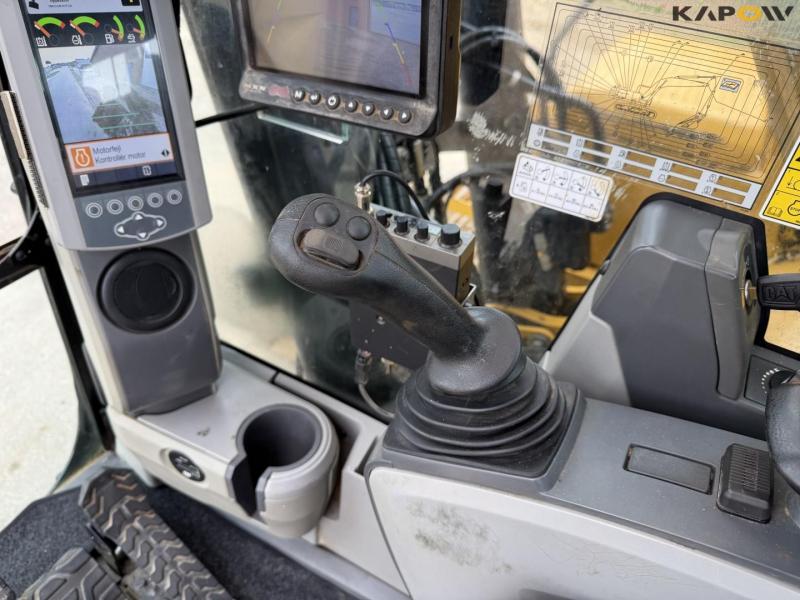 Caterpillar 330 FL gravemaskine 51