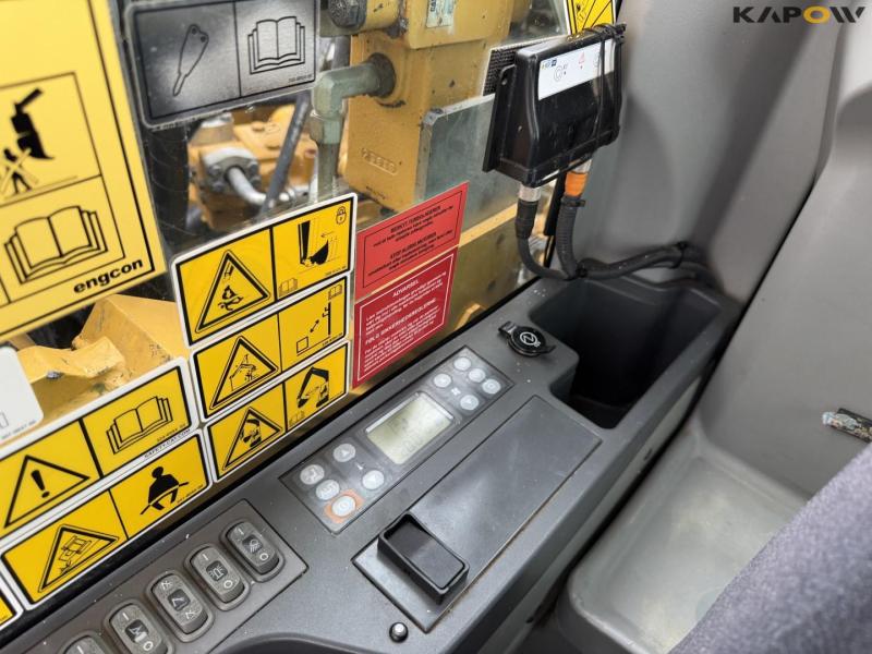 Caterpillar 330 FL gravemaskine 59