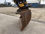 Caterpillar 330 FL gravemaskine 13