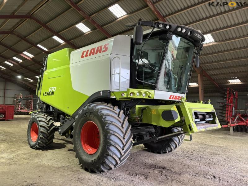 Claas 670 mejetærsker med V900 30fod skærebord 3