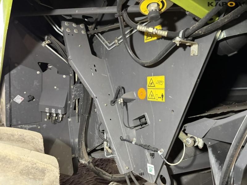 Claas 670 mejetærsker med V900 30fod skærebord 70