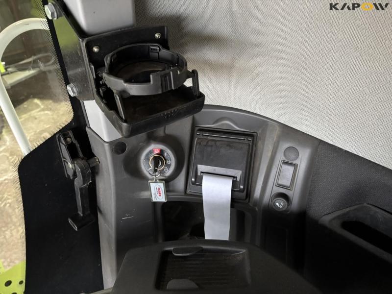 Claas 670 mejetærsker med V900 30fod skærebord 90