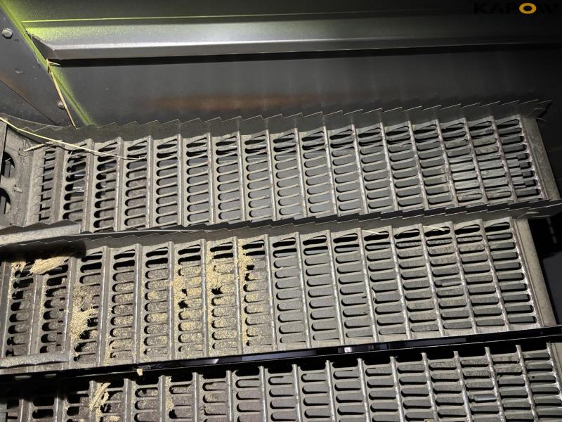 Claas 670 mejetærsker med V900 30fod skærebord 71