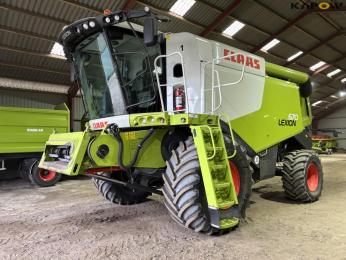 Claas 670 mejetærsker med V900 30fod skærebord 1