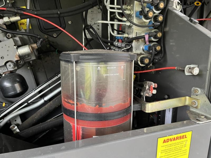 Claas lexion 760 mejetærsker med 31 fods skærebord 37