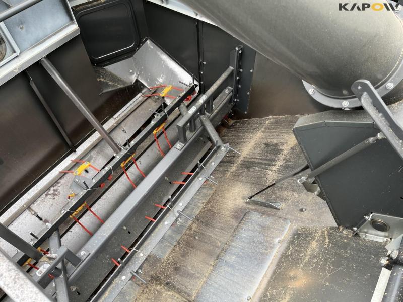 Claas lexion 760 mejetærsker med 31 fods skærebord 49