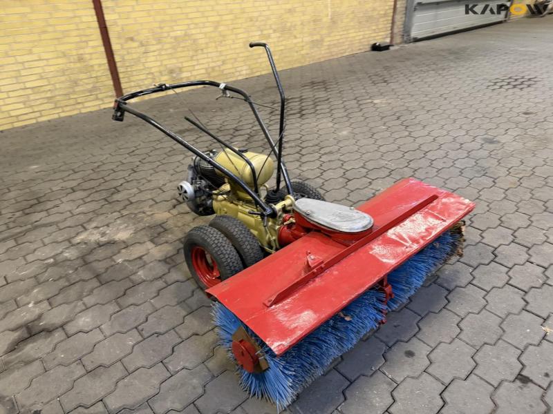 Clio redskabsbærer med kost 3