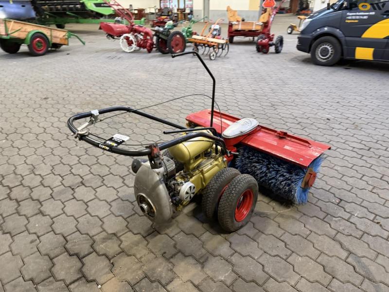 Clio redskabsbærer med kost 5