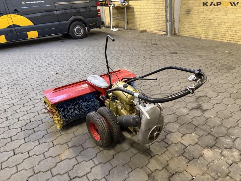 Clio redskabsbærer med kost 7