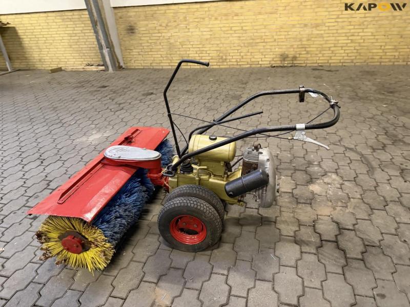 Clio redskabsbærer med kost 8