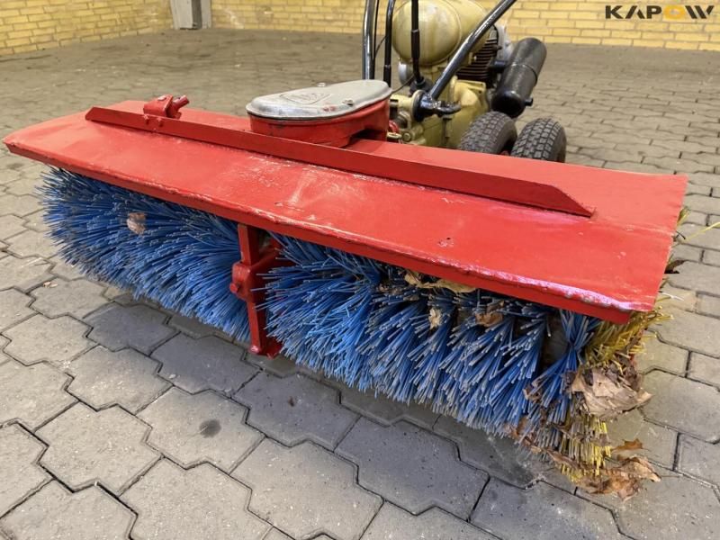 Clio redskabsbærer med kost 9