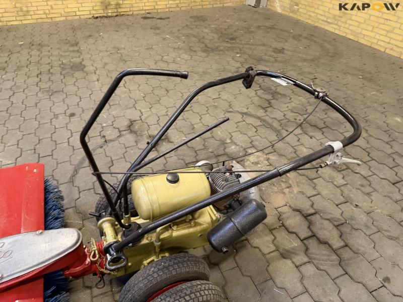 Clio redskabsbærer med kost 11