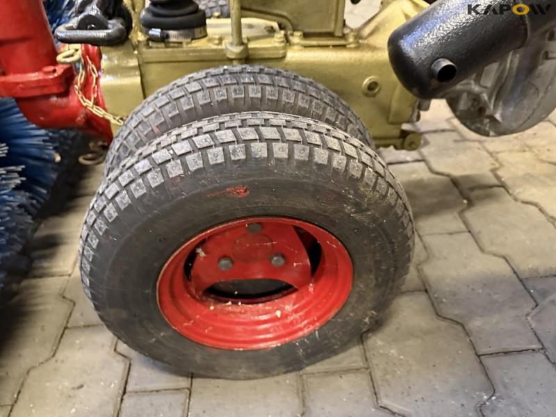 Clio redskabsbærer med kost 27