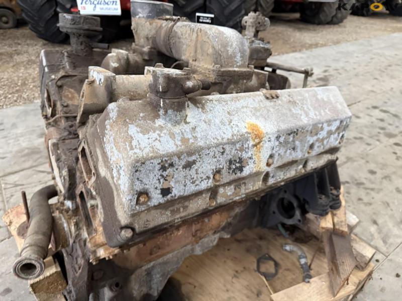 Commins 903 motor 13