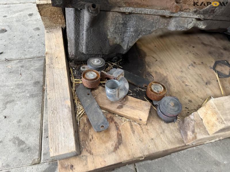 Commins 903 motor 17