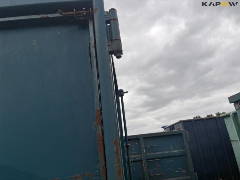 Container med lukket sider der kan åbnes 18