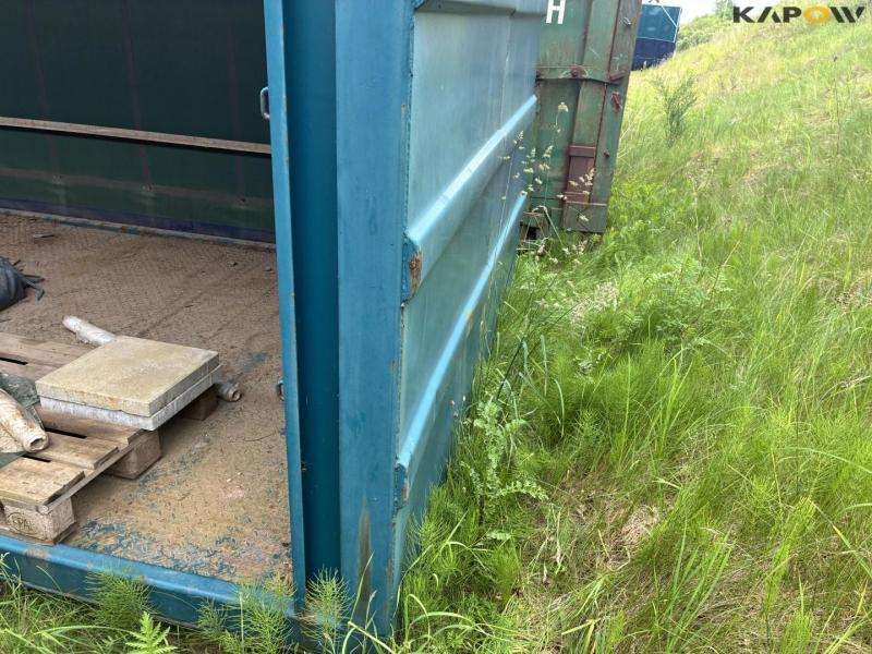 Container med tag og sider i presenning 18